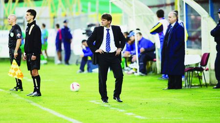 E OFICIAL: Dusan Uhrin a semnat cu Poli!** "Vom juca un fotbal ofensiv, un fotbal de atac!"