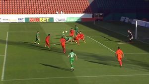 KEȘERU! Hat-trick încununat cu o execuție din "foarfecă" pentru atacantul român | VIDEO