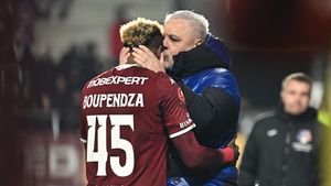 Șumudică, în lacrimi după decesul lui Boupendza: „Era ca și copilul meu”. Legătura neștiută cu familia antrenorului de la Rapid