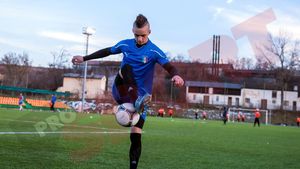 Rapid îl ia pe noul Maxim. Giuleștenii negociază transferul mijlocașului de 18 ani: „Are calitățile necesare pentru a juca în Liga 1"