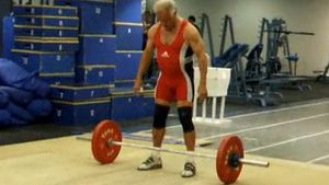 Asta le întrece pe toate. Un halterofil în vârstă de 80 de ani a fost depistat pozitiv