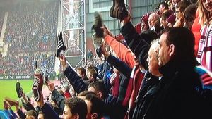 Cea mai originală dovadă de atașament vine din Scoția: "Jos pantofii dacă iubiți Hearts"