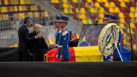 Pagina dedicată lui Răzvan Lucescu a scris 4 cuvinte. Cum l-a numit pe tatăl său