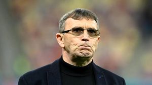 Nu va sta mult pe tușă! Ce echipă legendară din Superliga poate să preia Eugen Neagoe după ce a plecat de la Universitatea Craiova | EXCLUSIV