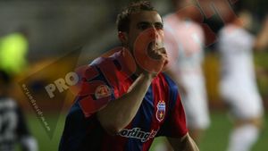 Steaua atacă liderul! **