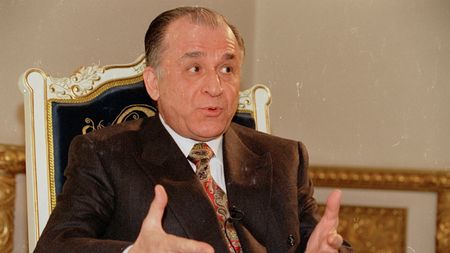 Bijuteria de la Ion Iliescu pe care Cristi Borcea a oferit 100 de mii de euro