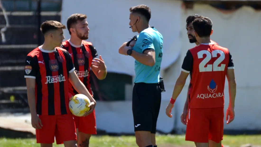 Fotbaliștii Reșiței, luați la rost după înfrângerile din play-out: ”Sunt plătiți la timp şi joacă pentru salarii!  Nu-i plătim doar să se antreneze”