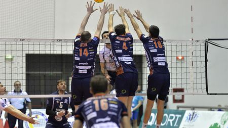 Campioana României la volei masculin, la un pas de calificarea din grupele Champions League