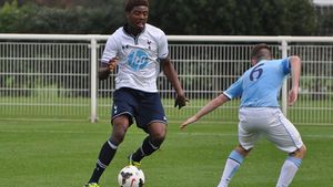 Chiricheș împarte vestiarul cu unul dintre cei mai talentați tineri jucători din lume. VIDEO - Gol superb reușit de puștiul minune al lui Spurs