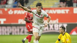 Ce se întâmplă cu Astrit Selmani. Atacantul a dezvăluit că nu negociază cu Dinamo: „Voi pleca, dacă rămân așa lucrurile”