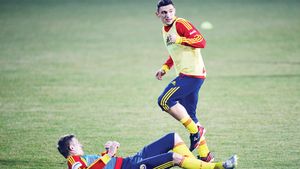 Primul zâmbet, după multe lacrimi! Rămas fără un picior, omul care l-a crescut pe Keșeru s-a bucurat de selecția "băiatului său"