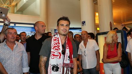 FOTO** Mutu, primit ca un erou de fanii lui Ajaccio! Primele cuvinte ale "Briliantului" pe tărâm francez