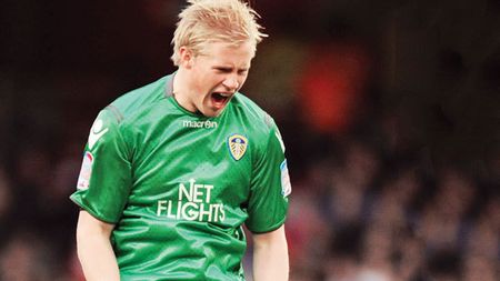 Kasper Schmeichel poate câștiga primul său titlu de campion chiar împotriva echipei la care tatăl său a scris istorie! United - Leicester, meci capital pentru "vulpi"