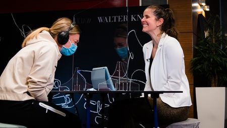 Cât de bine se pricepe Simona Halep să citească pe buze? Julia Goerges i-a lansat o provocare ce a stârnit crize de râs | VIDEO