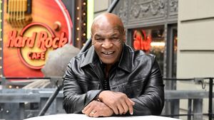 Mike Tyson i-a dat un pumn în abdomen lui Mr. Beast și l-a pus în genunchi. Momentul s-a viralizat în toată lumea