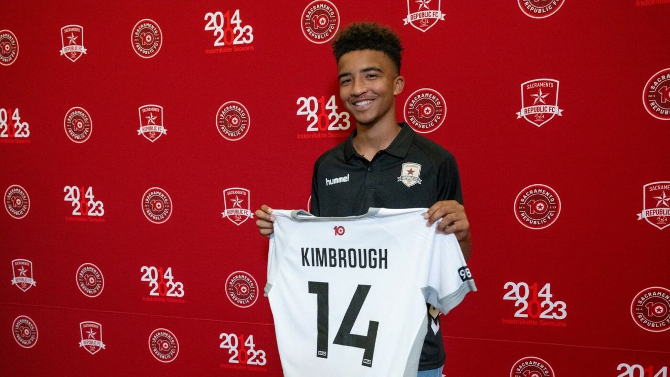 Cine este noul fenomen din fotbalul mondial. A debutat la doar 13 ani