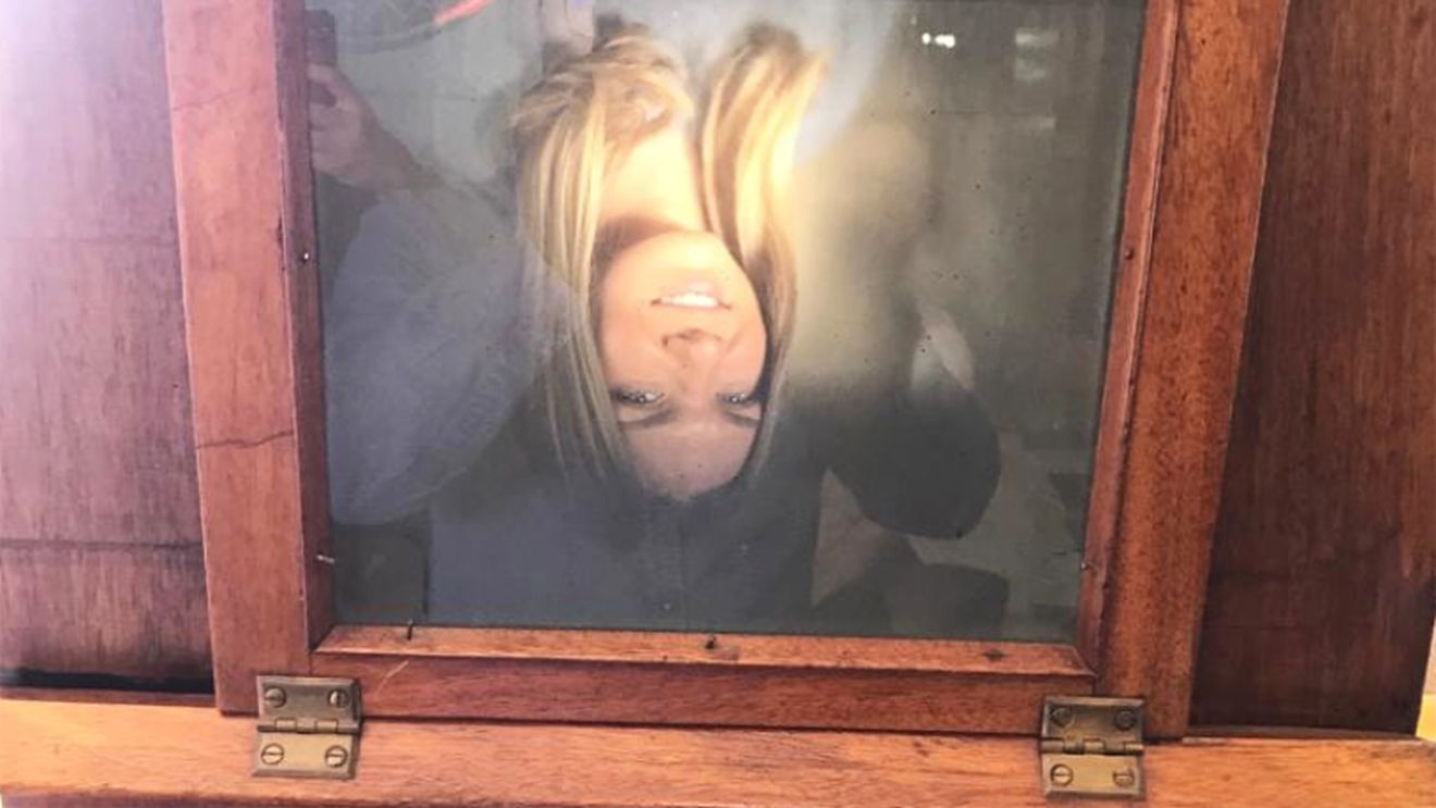 Simona Halep e protagonista campaniei naționale "100 de chipuri românești". Imagini de culise de la inedita sesiune foto, realizată cu tehnici ale anului 1918 și mărturii emoționante ale autorilor | FOTO