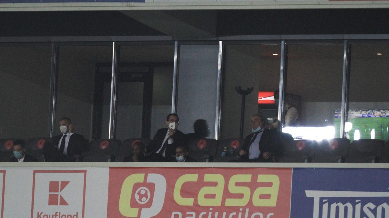 Spectatori de lux la Finala Cupei României! Florent Malouda, fostul star al lui Chelsea, alături de Răzvan Burleanu la lojă | FOTO