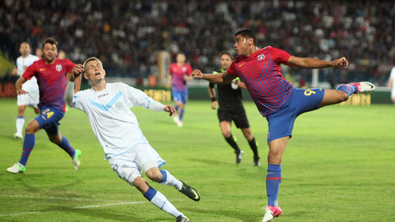 Vârful de careu, "găsit" în propria curte: "Nu se mai pune problema ca Adi Rocha să plece!"** Steaua a mai RATAT un jucător: "Nu ne-am înțeles cu impresarul!"