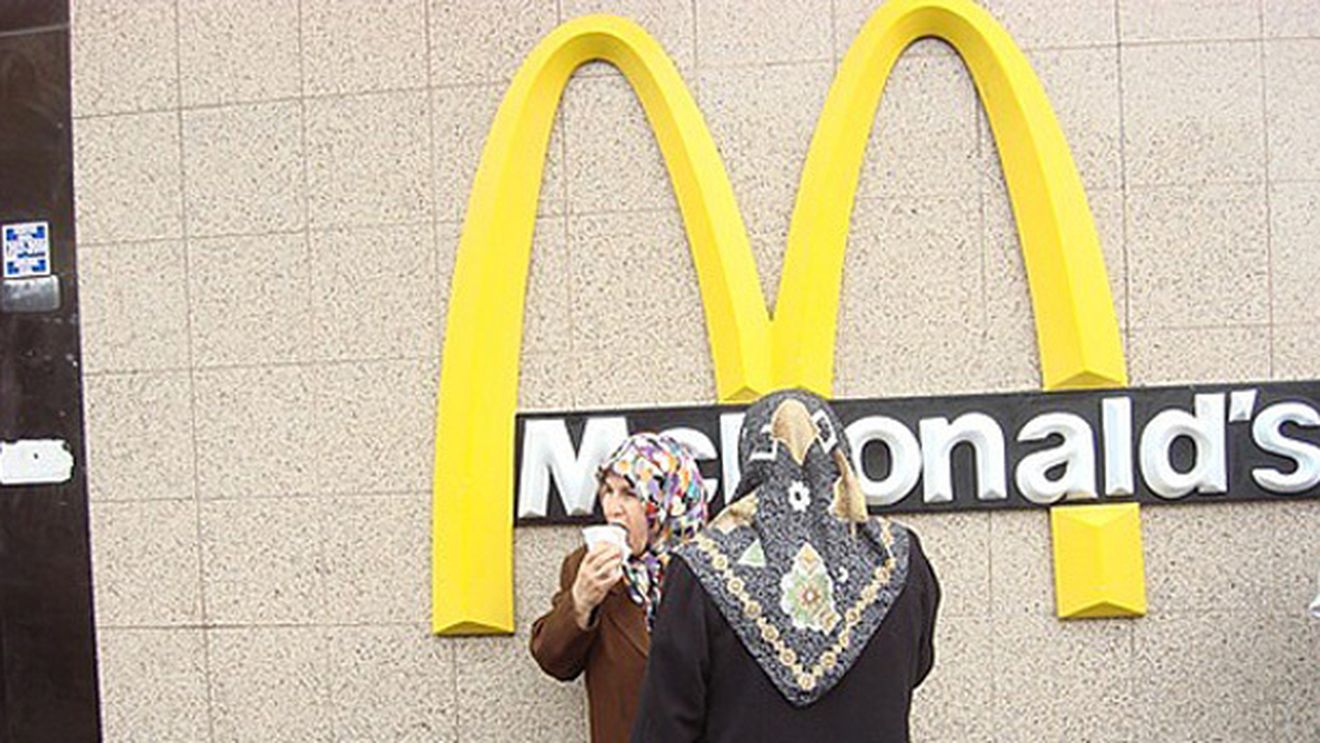 Coloși mondiali, "supuși" de rivalități!** Logo-uri schimbate din cauza fanilor