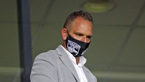 „Afară, infractorilor!” Suporterii lui Dinamo i-au declarat „război total” lui Pablo Cortacero! Cum a fost primit acționarul spaniol