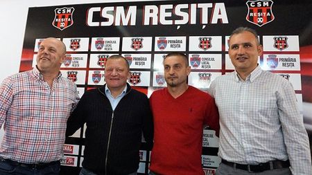 Mesaj dur al fiului lui Leo Doană, după ce tatăl său a fost înlocuit cu Dorinel Munteanu la CSM Reşiţa: ”S-a dovedit încă o dată. Dacă nu faci parte din niciun partid, nu ai putere”