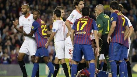 Kanoute îi răspunde pe Twitter lui Cesc:** "S-a purtat la fel de urât ca mine" De ce îl acuză pe jucătorul Barcelonei