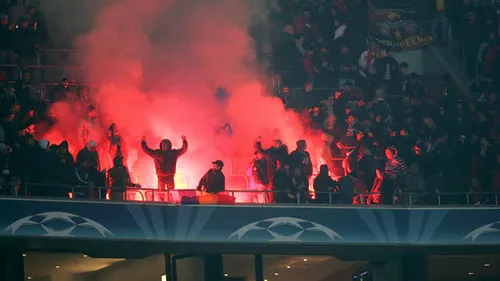 Suporterii Stelei au aruncat cu torțe pe „Allianz Arena