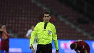 Robert Dumitru la Rapid -Dinamo!** "Centralul" n-a arbitrat niciun meci al "câinilor" în deplasare