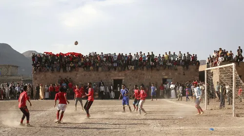 FOTO DE COLECȚIE | Într-o țară măcinată de război, fotbalul a rămas singura bucurie a oamenilor. Imaginile fac cât o mie de cuvinte