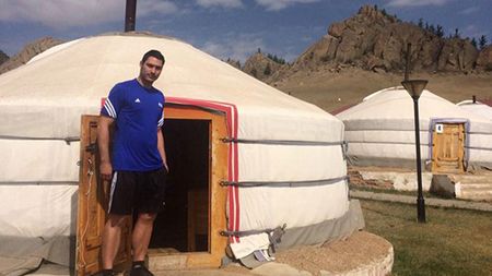INTERVIU | Românul care și-a găsit liniștea în Mongolia. Antrenează portarii asiaticilor și a uimit pe toată lumea când a început să vorbeacă de Attila și Gingis Han. "Mă bucur că am plecat din România"