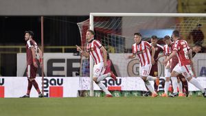Dinamo, la un pas să dea lovitura: "Sunt oferte foarte bune, pe bani foarte mulți". CFR Cluj și Craiova se luptă pentru semnătura fotbalistului, dar o echipă din Italia a intrat pe fir. Totul depinde de Mircea Rednic 