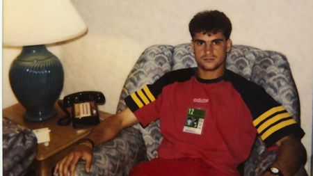 Poveștile inedite ale ”tricolorului” ajuns la CM 1994 după ce a fost copil de mingi în Ghencea în sezonul cuceririi Cupei Campionilor. ”Îi înfruntam fără teamă la antrenamente pe Iovan și Bumbescu. Îl invidiam pe Lăcătuș ce ușor obținea penalty”. Păstrează acasă tricoul lui Kennet Andersson de la drama cu Suedia! | VIDEO EXCLUSIV