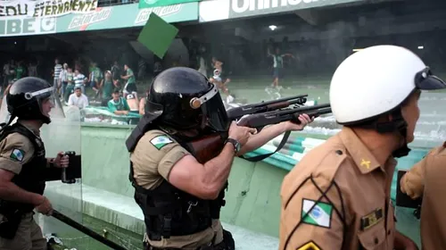 VIDEO** Război în toată regula în Brazilia: Arbitri și jucători bătuți de fani pe teren!