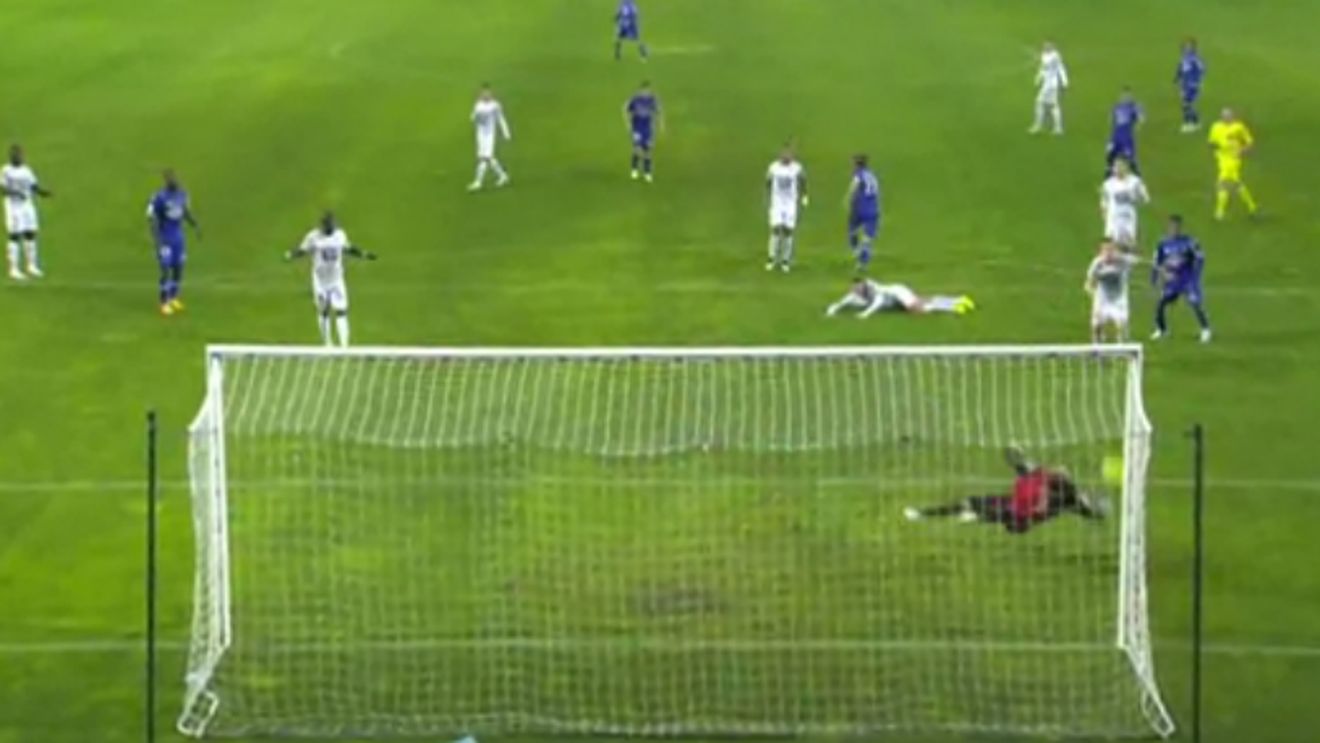 Viralul sfârșitului de an. VIDEO | S-a bucurat ca un copil, deși mingea nu a ajuns niciodată în poartă