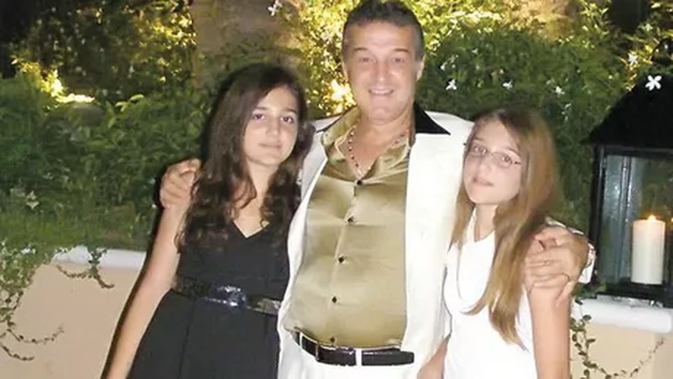 Ce păcat a făcut Gigi Becali în creșterea celor trei fiice! Miliardarul își toarnă cenușă în cap pentru că nu a fost un tată bun: „Le-am învățat de mici cu astea! S-au luat după mine”