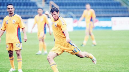 OFICIAL: Cociș și Niculae, convocați pentru barajul cu Grecia! Lista finală a celor 15 stranieri chemați de Pițucă