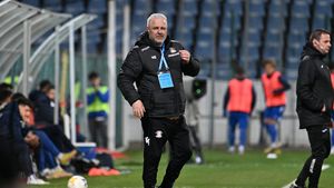 Atac la Marius Şumudică: „La meciul cu FCSB, patronul m-a scos la pauză”