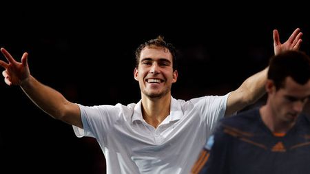 Înalt cât Turnul Eiffel!** O nouă stea a tenisului s-a născut la Paris: are 203 cm și i-a învins în 2 zile pe Murray și Tipsarevic