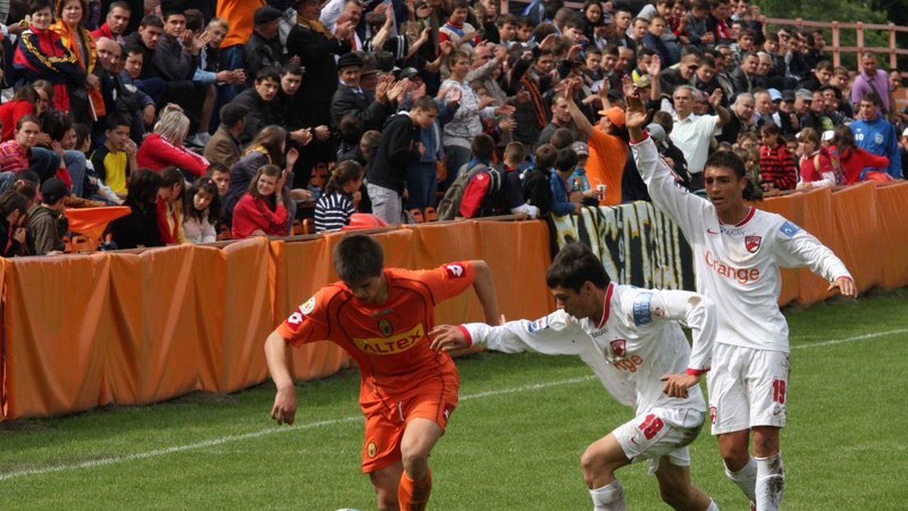 FOTO Juniorii B ai lui Dinamo, în semifinale!