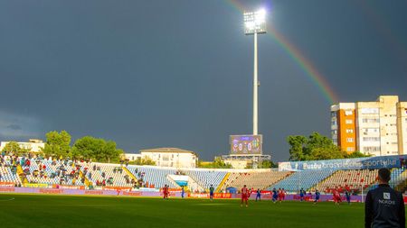 Panică la Gloria Buzău - Farul Constanța! Medicii au intervenit de urgență după ce unui spectator i s-a făcut rău