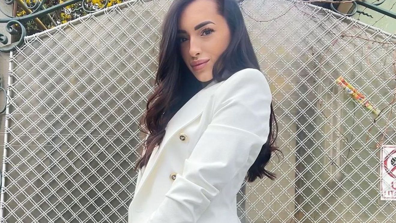 Larisa Iordache și-a zapăcit fanii de pe Instagram. S-a pozat în cea mai mulată rochie: „O frumusețe dulce” | GALERIE FOTO