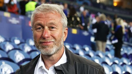 Roman Abramovich rupe tăcerea despre tranzacția de 3.000.000.000 de euro. Toți banii au fost blocați pentru a fi donați Ucrainei în războiul cu Rusia, iar oligarhul lui Putin spune totul într-o carte explozivă