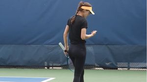 Sorana Cîrstea a rămas perplexă când a văzut legitimația noului ei antrenor! Detaliul care a făcut-o să ridice ștacheta înainte de Australian Open: „E legendă!" FOTO