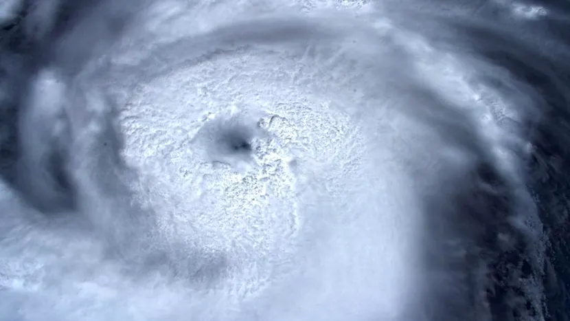 VIDEO | Imagini uluitoare din mijlocul Uraganului Dorian