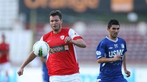 Sacrificiul pe teren, cadoul perfect pentru Cornel Dinu: "Mi-am pierdut o măsea în meciul cu Pandurii"