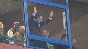 Becali către suporteri:** "Vreau să arunc mănușa păcii! Uit de restricții, dau bilete gratis!"