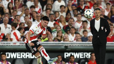 Război FC Barcelona - Real Madrid pentru noul fotbalist minune al Argentinei! Are 16 ani, joacă la River Plate și catalanii s-au rugat de el să nu semneze cu rivala din capitala Spaniei