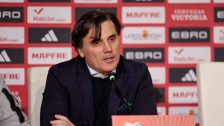 DECLARAȚII Montella, discurs elogios despre Lucescu înainte de Turcia – România și un avertisment: „Înfrângerea nu există pentru noi”