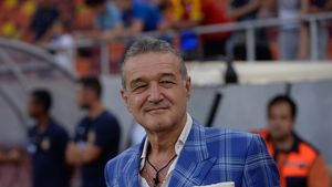 Reghecampf a venit cu o ofertă pentru Adi Popa. Becali: "El crede că poate să ia el jucători. Costă două milioane de euro". Patronul Stelei susține că ar mai putea face două transferuri: "Și eu îi vreau pe Szukala și Sânmărtean"